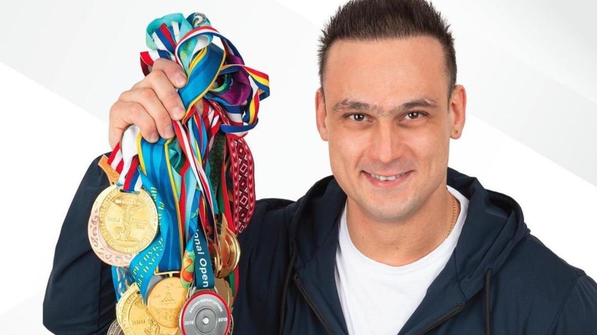 Тяжелоатлет Илья Ильин