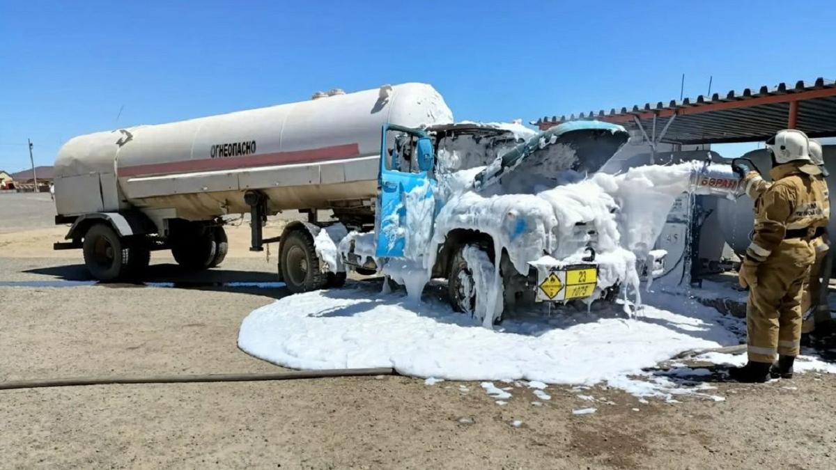 Газовая автоцистерна загорелась в Атырауской области