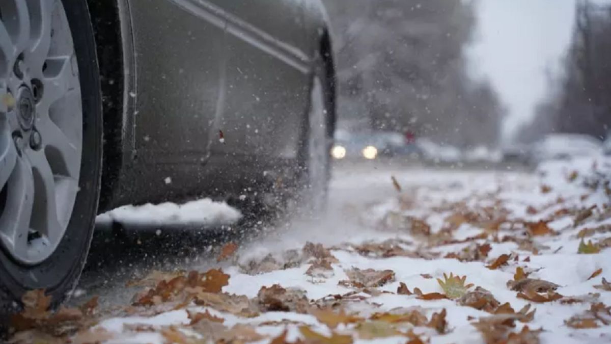 Снег на дороге