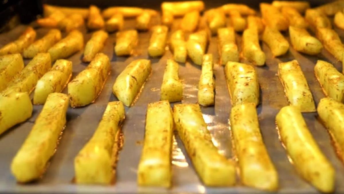 Картофель запекается