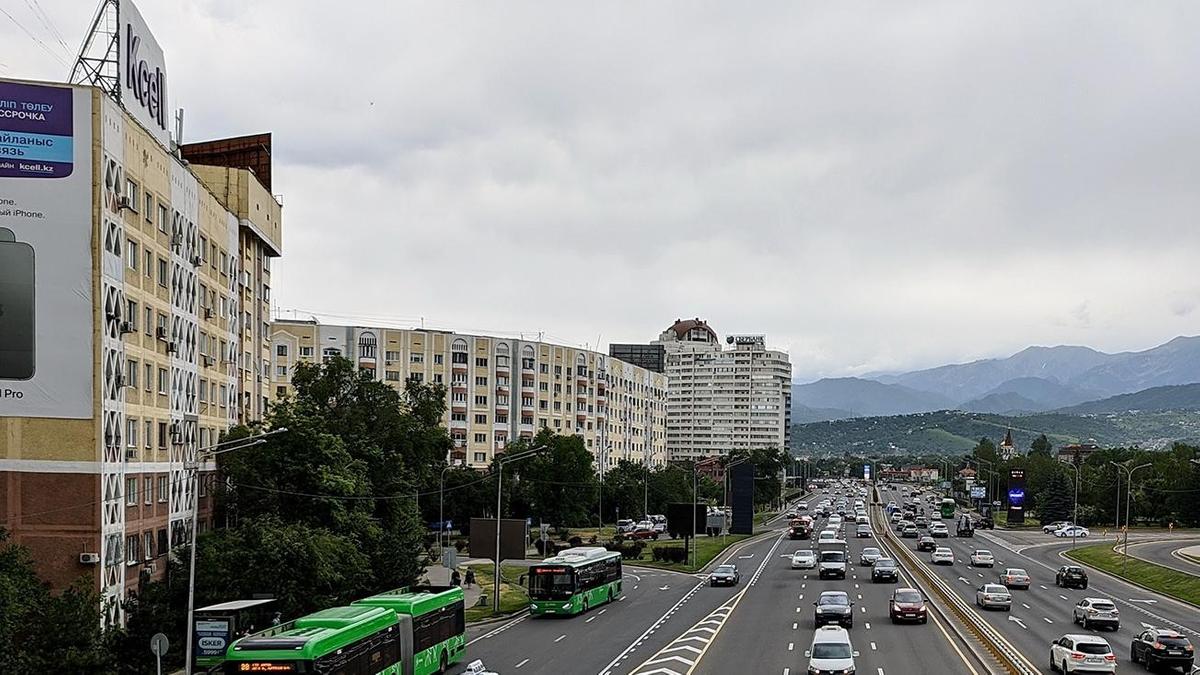 Жилой дом с размещенной рекламой