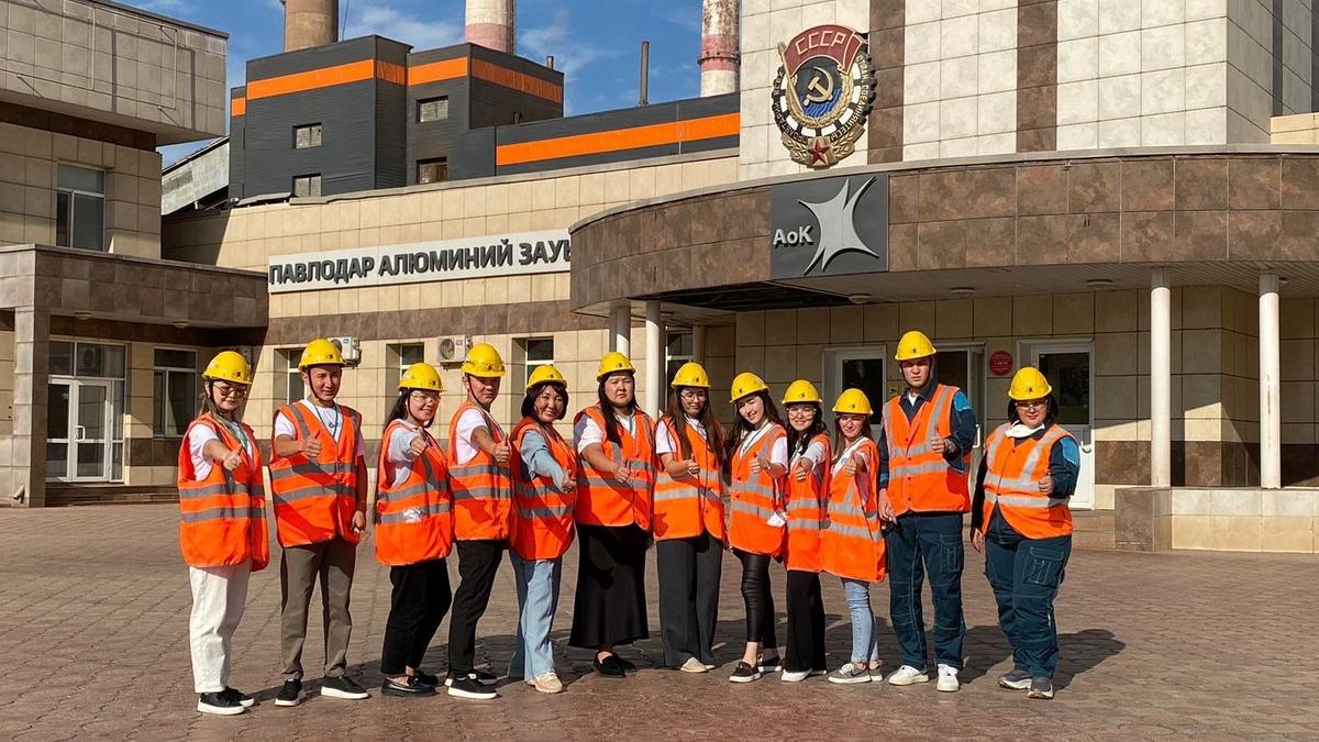 Посещение алюминиевого завода участниками молодежного форума