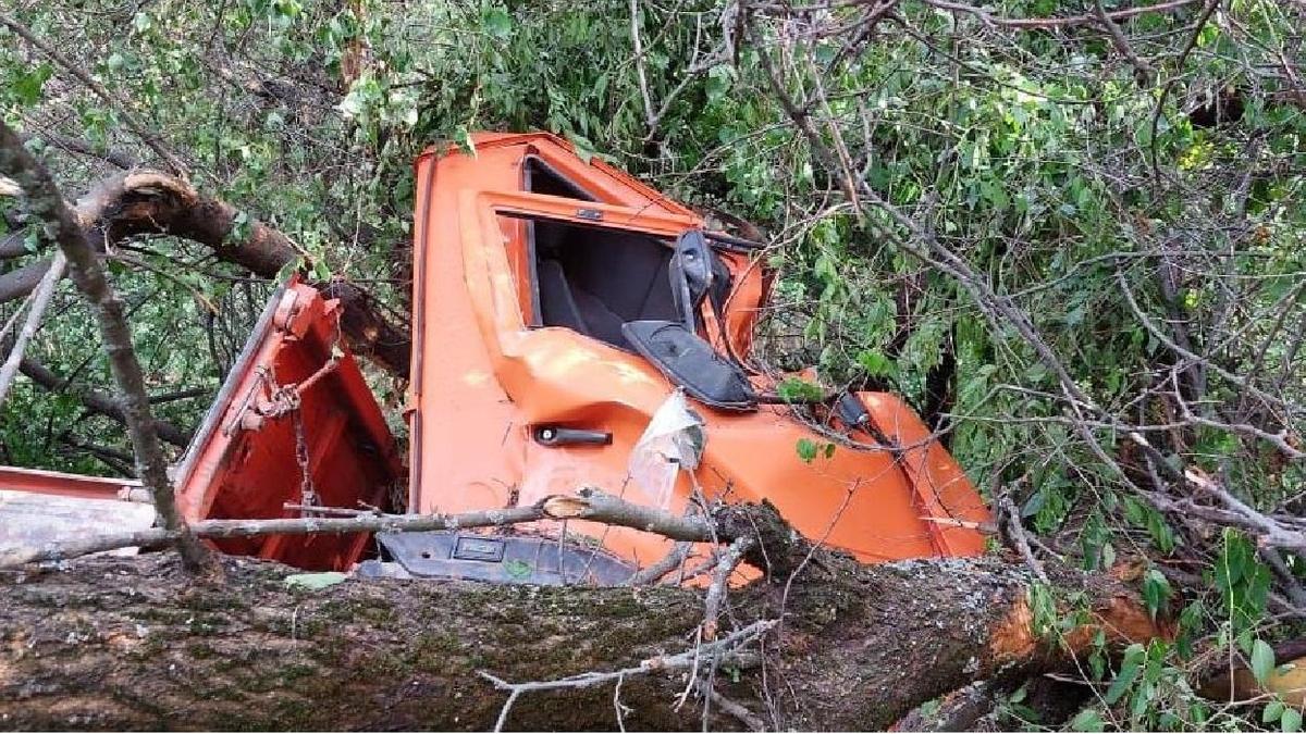 Грузовик попал в аварию