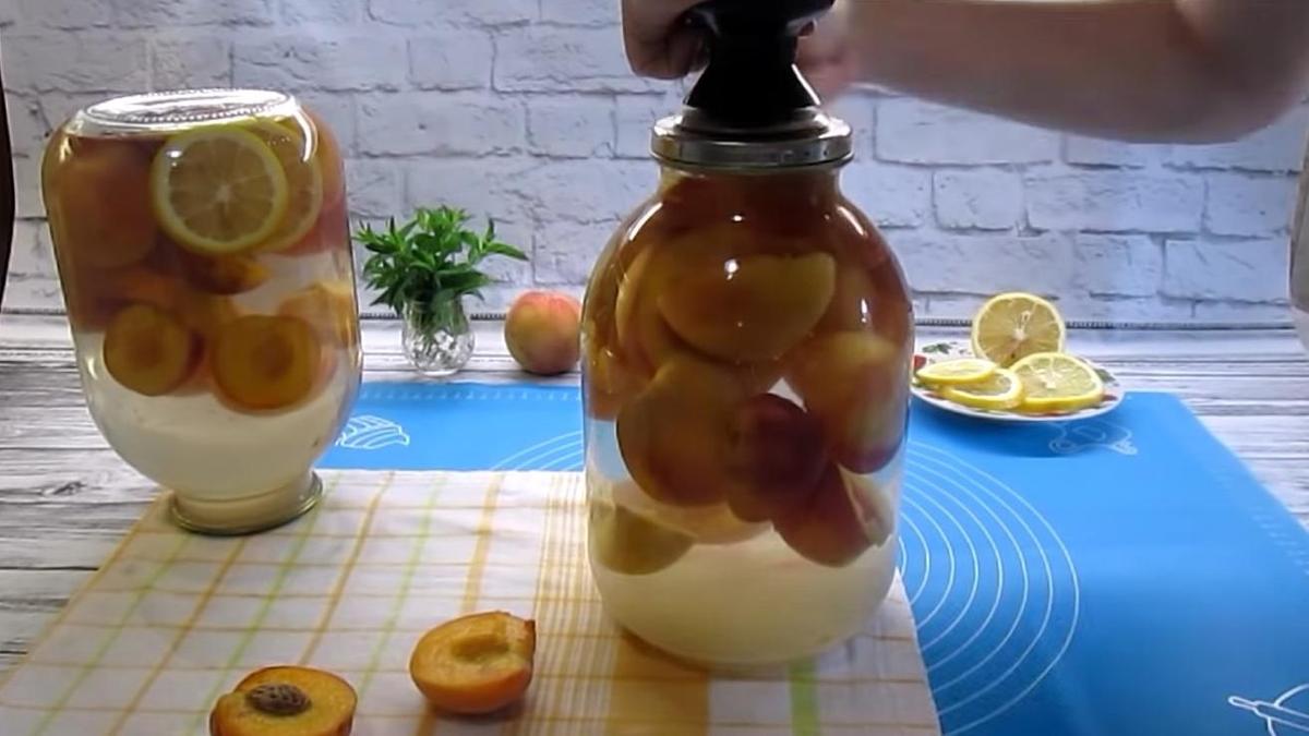 Закатка банок с персиковым компотом