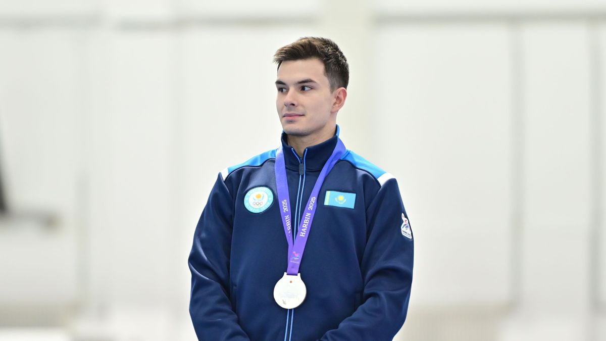 Казахстанский конькобежец Евгений Кошкин