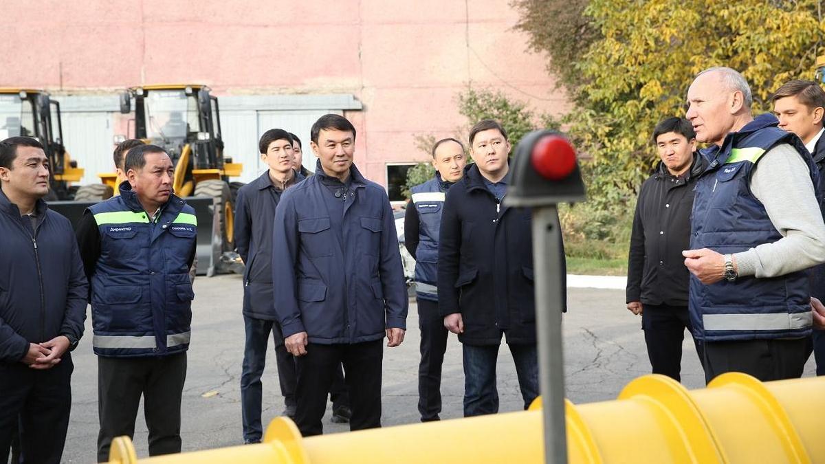 Аким Алматы Дархан Сатыбалды посетил коммунальное предприятие ГКП на ПХВ "Алматы Тазалық"