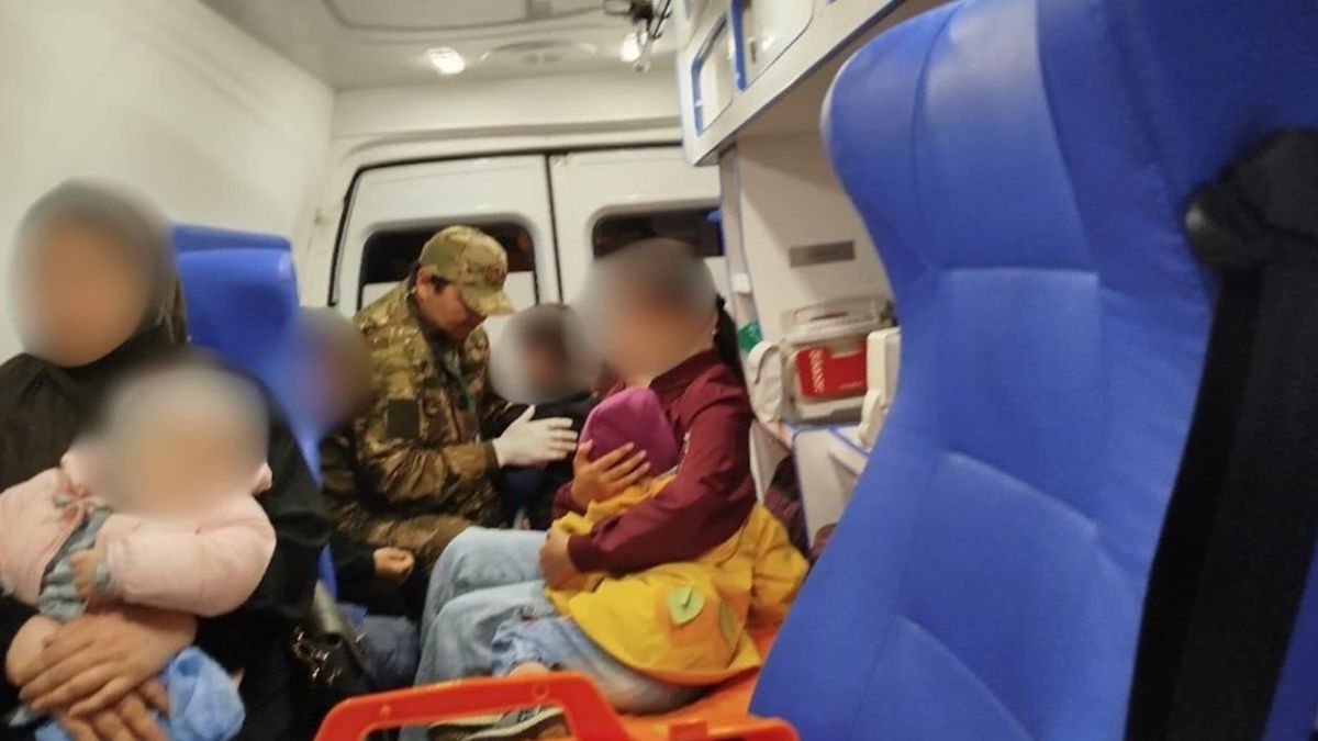 Жол апатына түскен көліктің жолаушылары