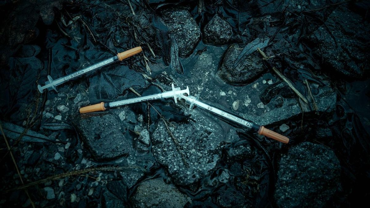 Шприцы на земле