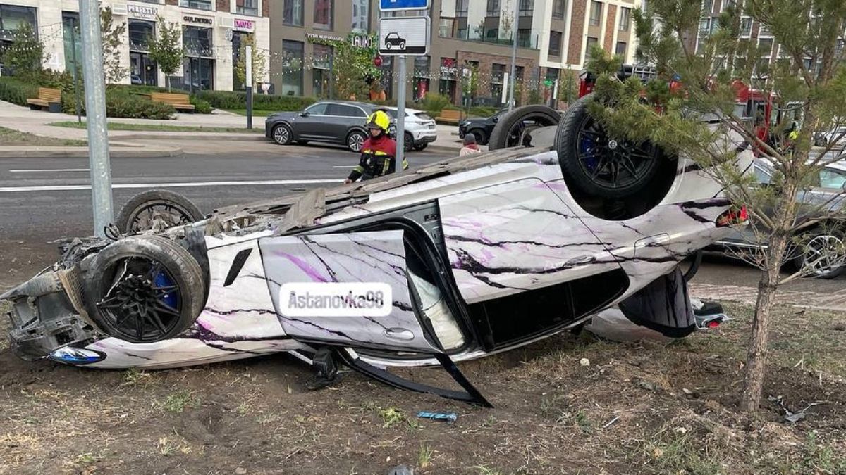 Перевернутый автомобиль