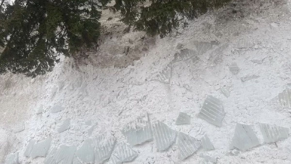 Упавшие куски льда в Риддере