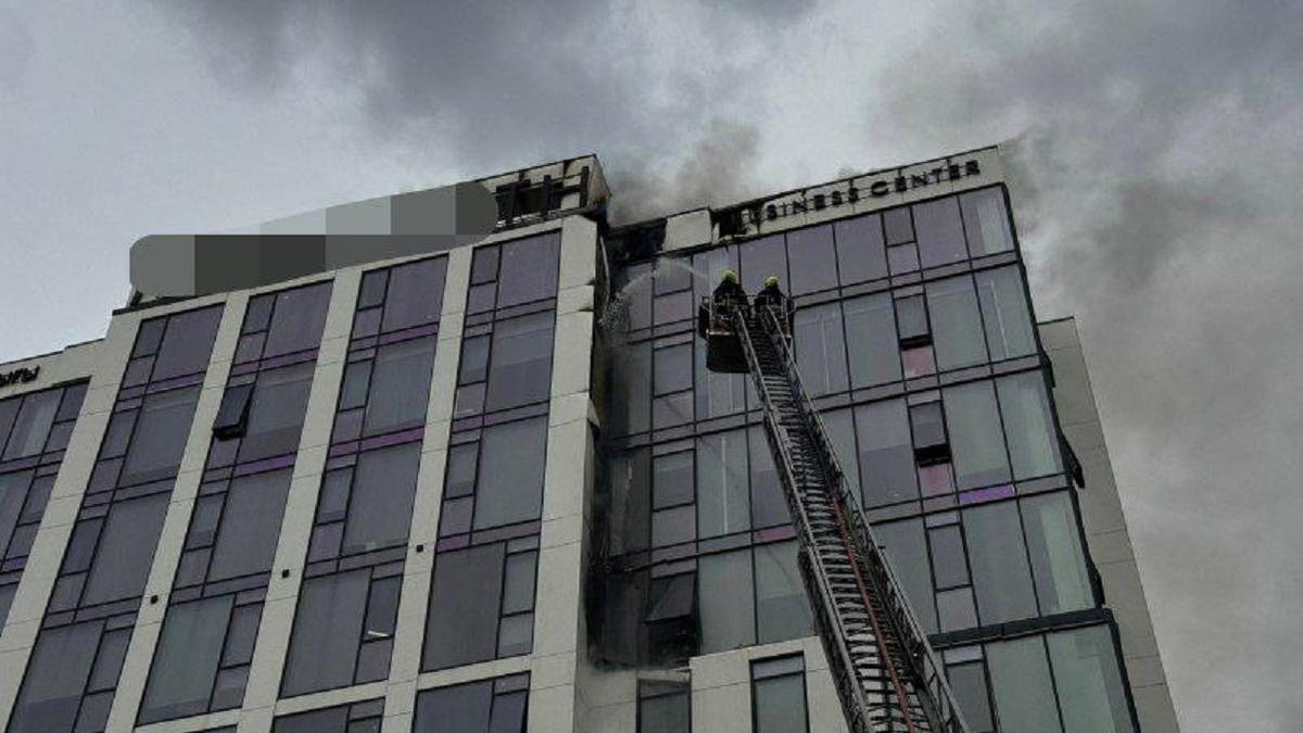 Пожар в бизнес-центре "Монолит" в Астане