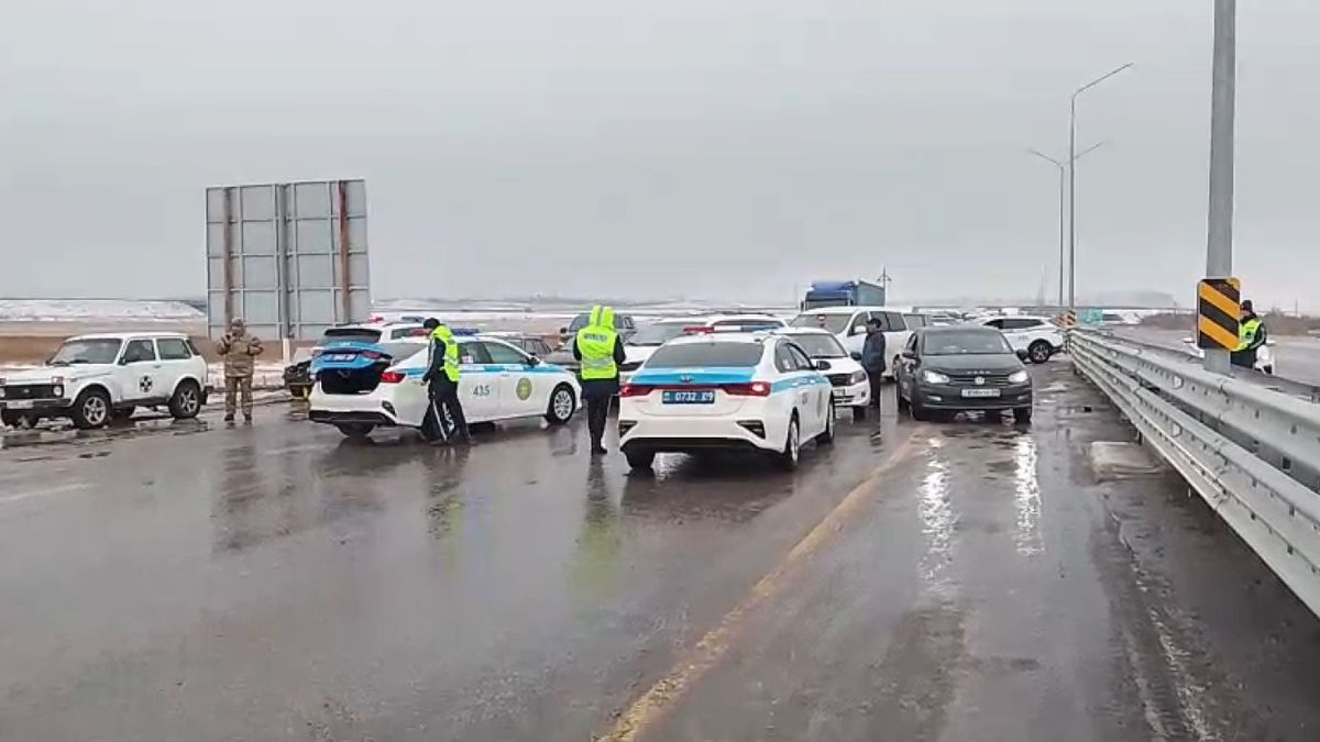 Автомобили на трассе