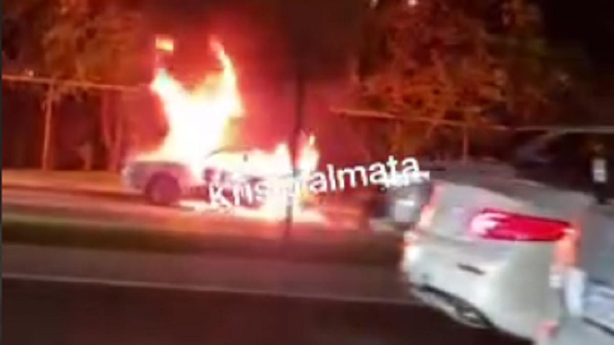 Загорелся автомобиль Загорелся автомобиль