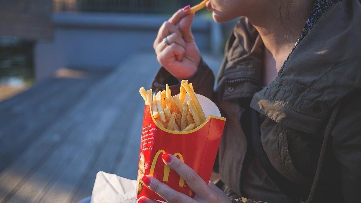 Работница McDonald's рассказала о секретном способе получить бесплатную еду