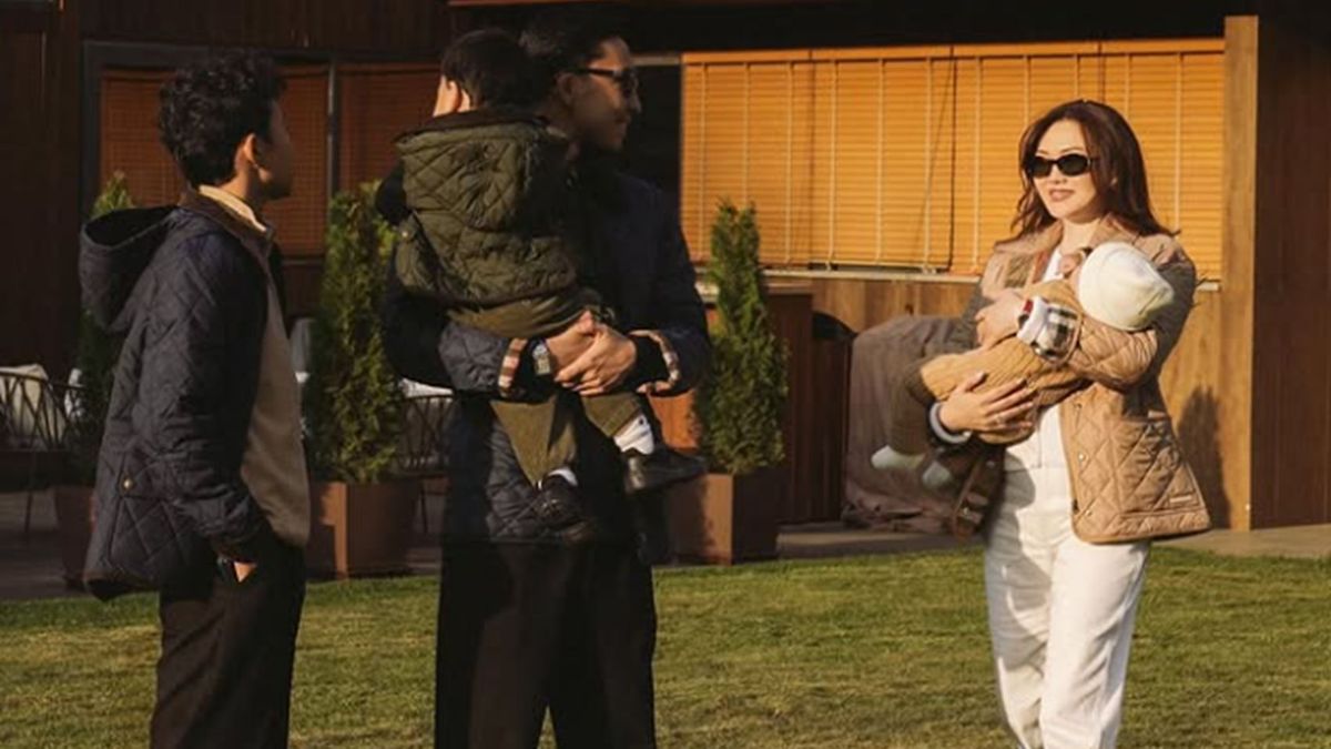 Ерке Есмахан отбасымен бірге