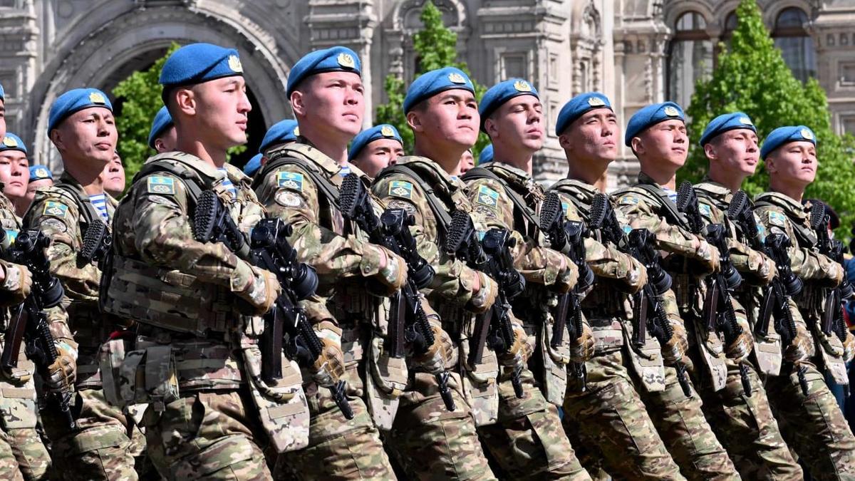 Казахстанские военнослужащие на параде в Москве Казахстанские военнослужащие на параде в Москве