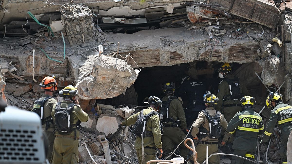При разрушительном землетрясении в Колумбии погибли 319 человек, разрушены 31 тыс. домов