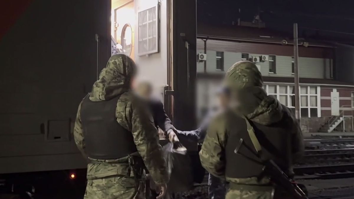 Ущерб - 1 млрд тенге: подозреваемого в причастности к ОПГ экстрадировали в Казахстан