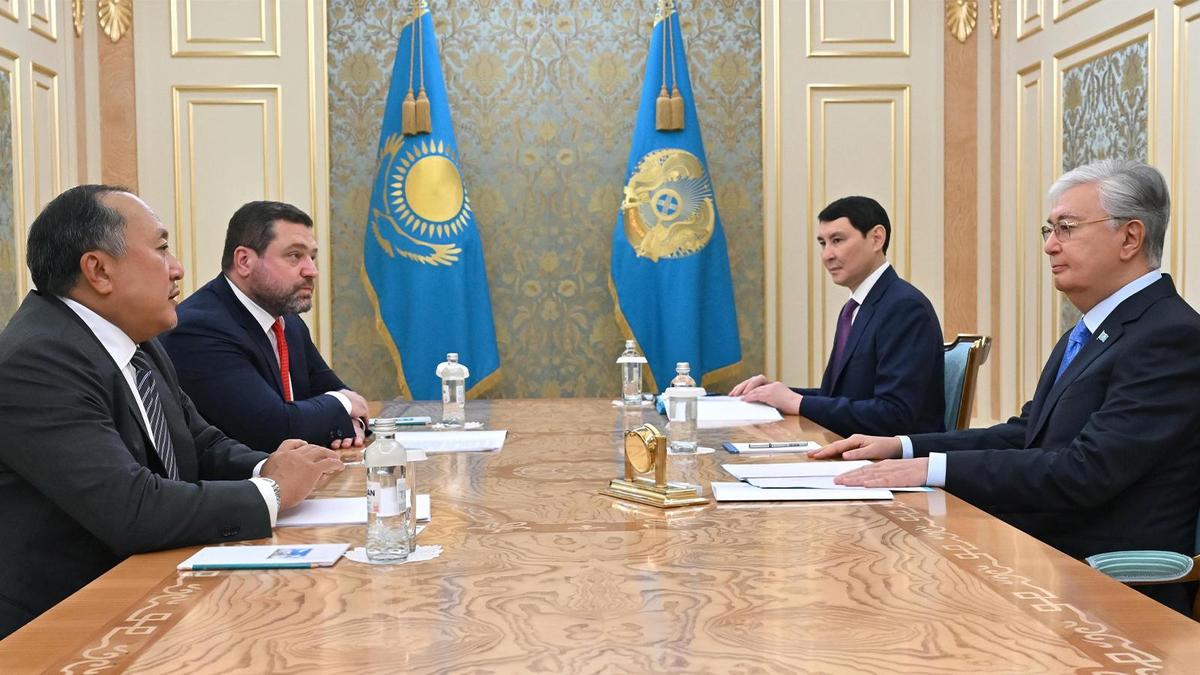 Қасым-Жомарт Тоқаев Вячеслав Ким мен Михаил Ломтадзені қабылдады Қасым-Жомарт Тоқаев Вячеслав Ким мен Михаил Ломтадзені қабылдады