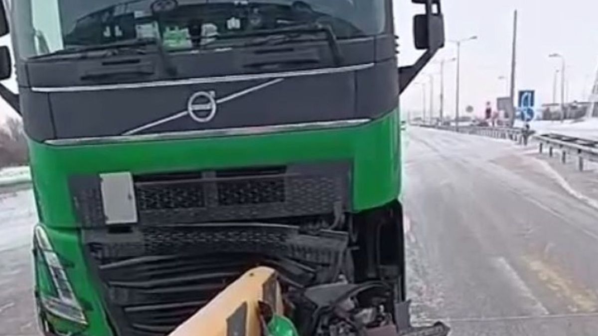 Большегруз после ДТП