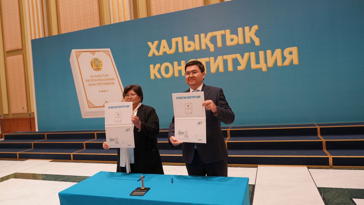 Церемония памятного гашения почтовой марки