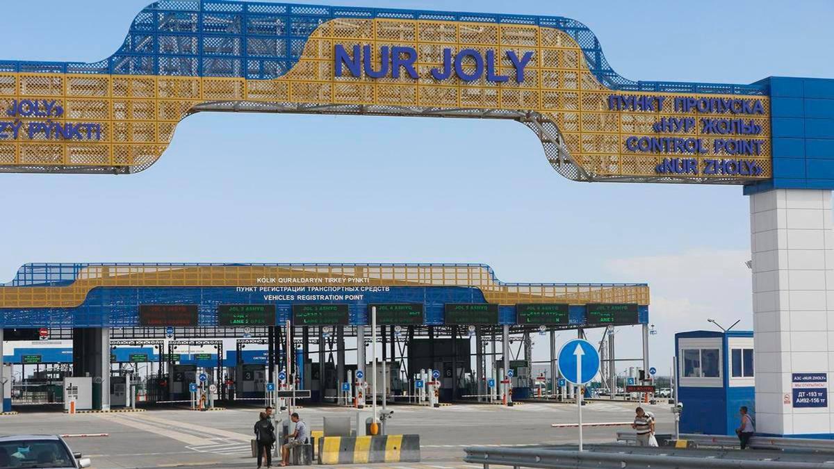 Пункт пропуска Nur Joly на границе Китая и Казахстана Пункт пропуска Nur Joly на границе Китая и Казахстана