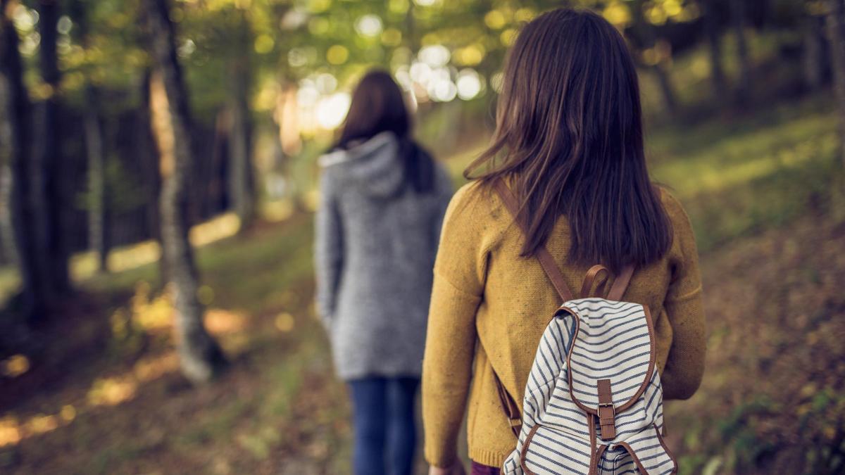 Две девушки