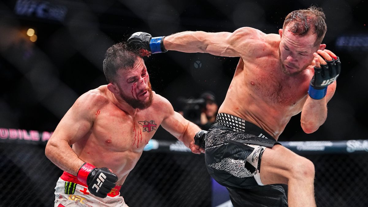 Бойцы ММА Мераб Двалишвили и Петр Ян (слева направо)