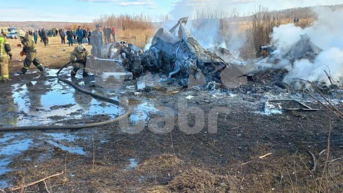 Место падения вертолета в России