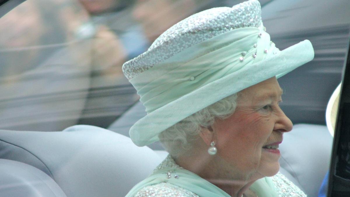 Королева елизавета 2 английская thumbnail