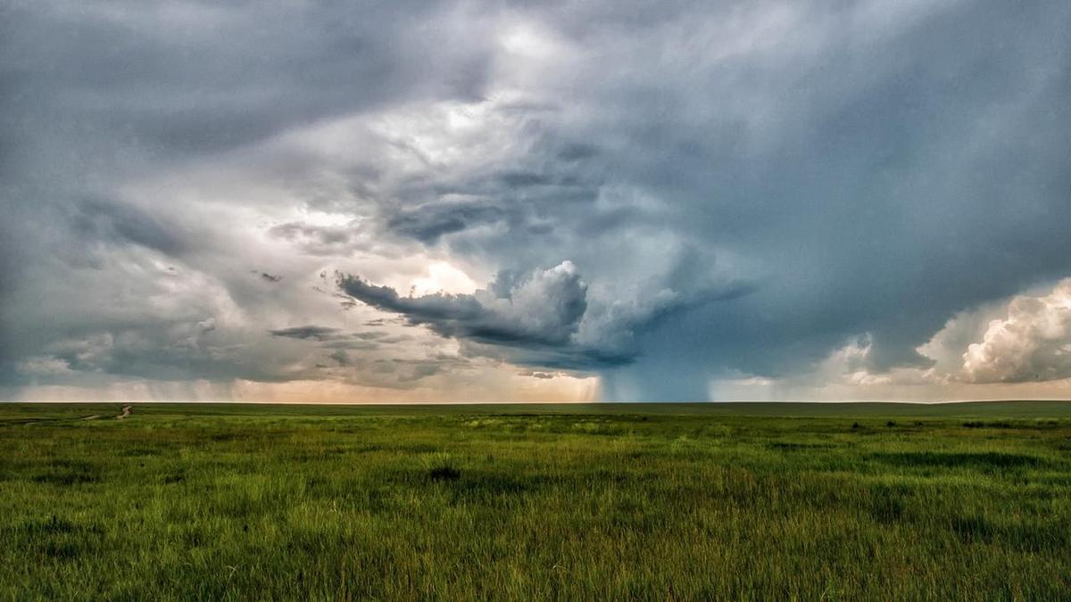 Гроза, пыльная буря и жара: в шести регионах Казахстана ожидается непогода