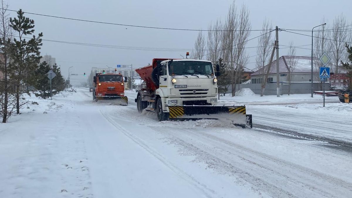 Очистка дорог от снега в Астане