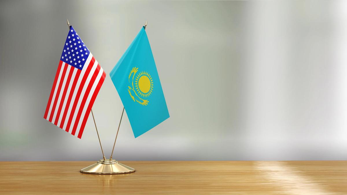 настольные флаги РК и США