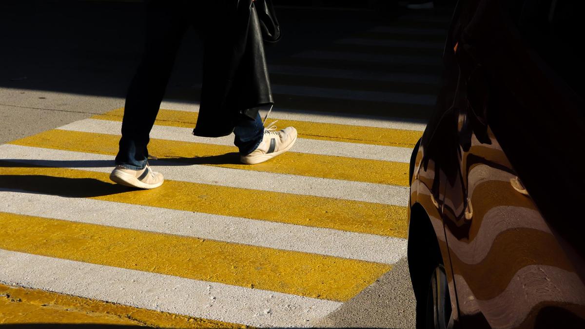 Пешеход и автомобиль на "зебре"