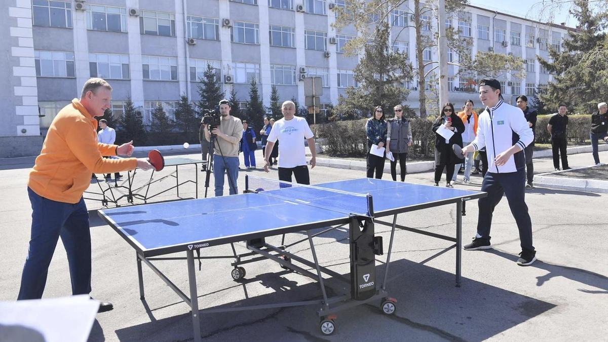 Чемпионат по настольному теннису с участием чемпионов провели среди металлургов