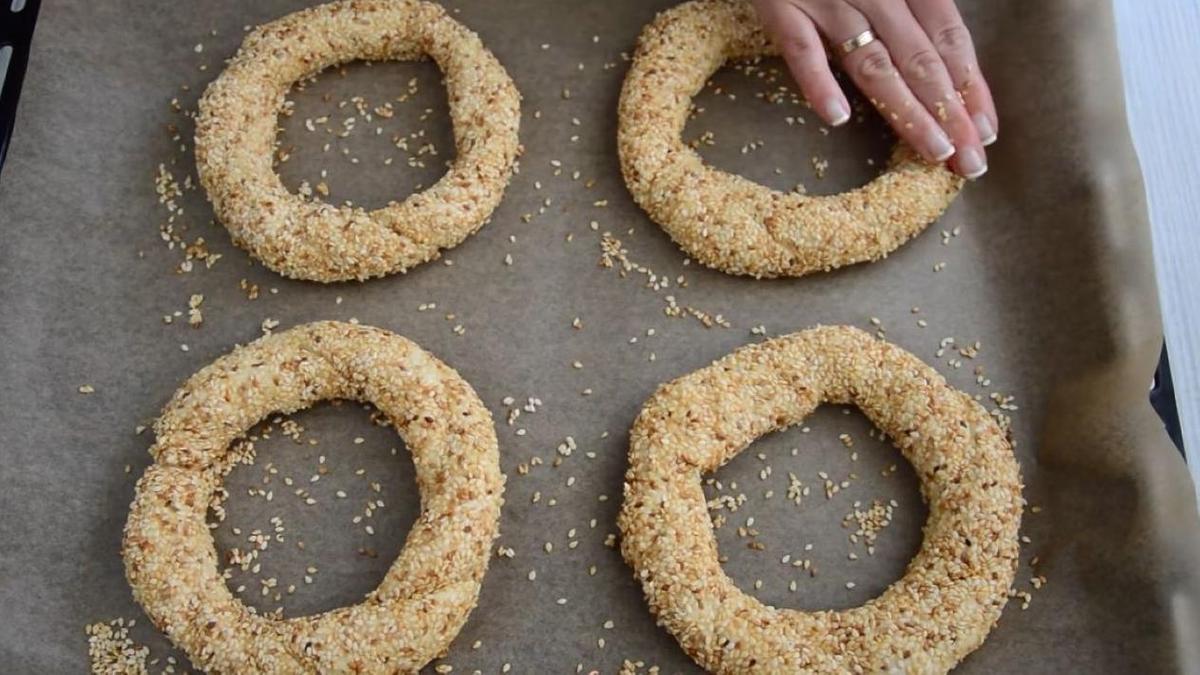 Симиты обсыпанные кунжутом