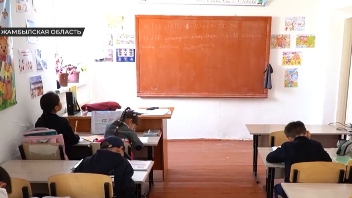 Школьники в учебном классе