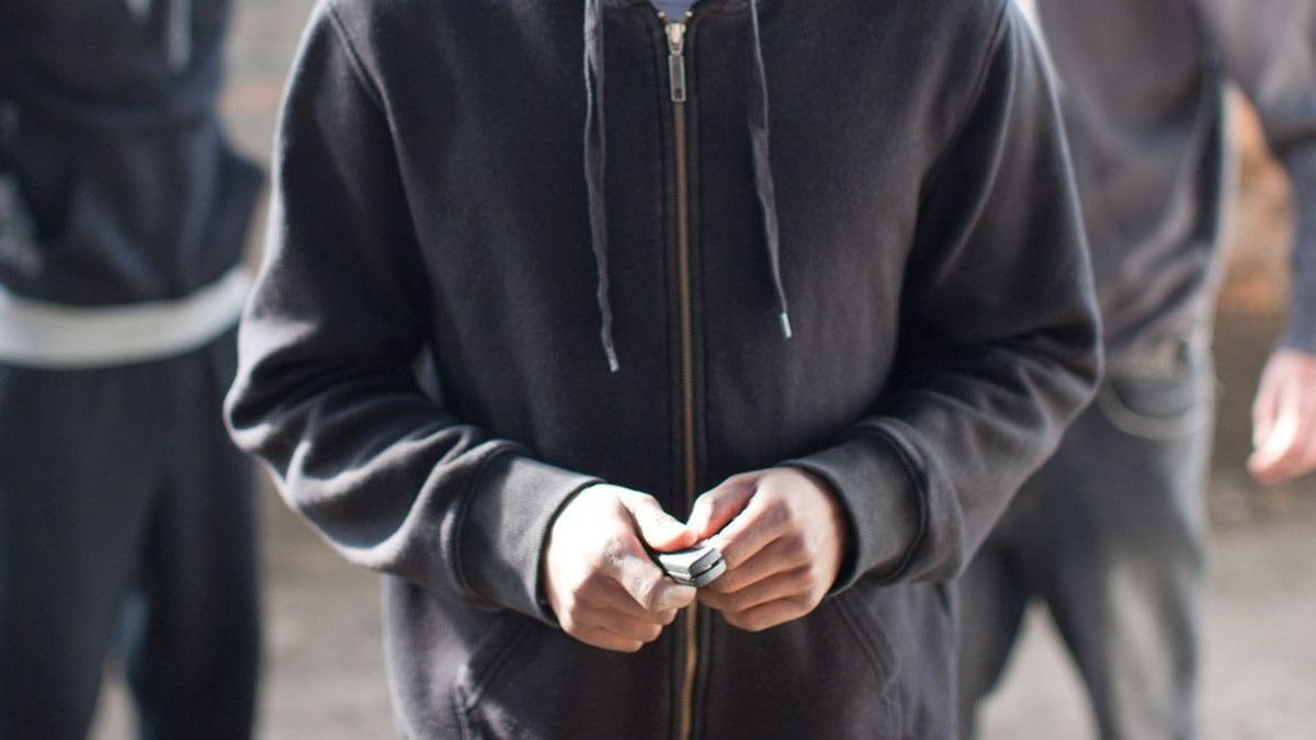 Пышақ ұстаған жігіт