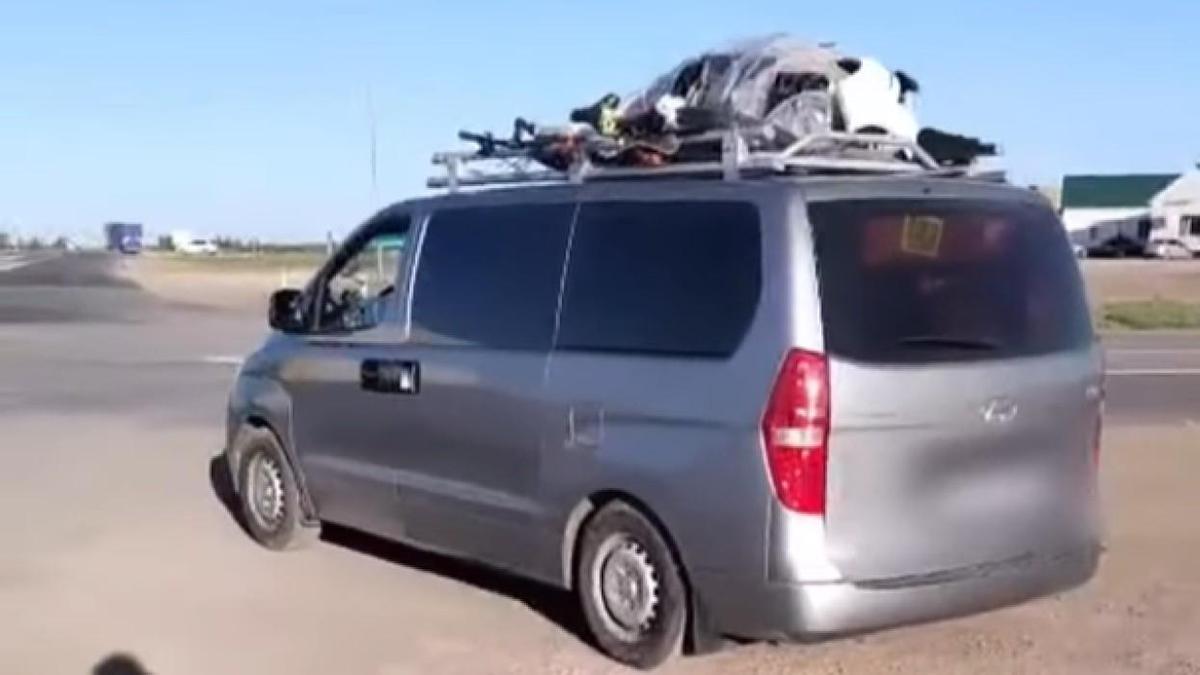 Автомобиль с полным багажником Автомобиль с полным багажником