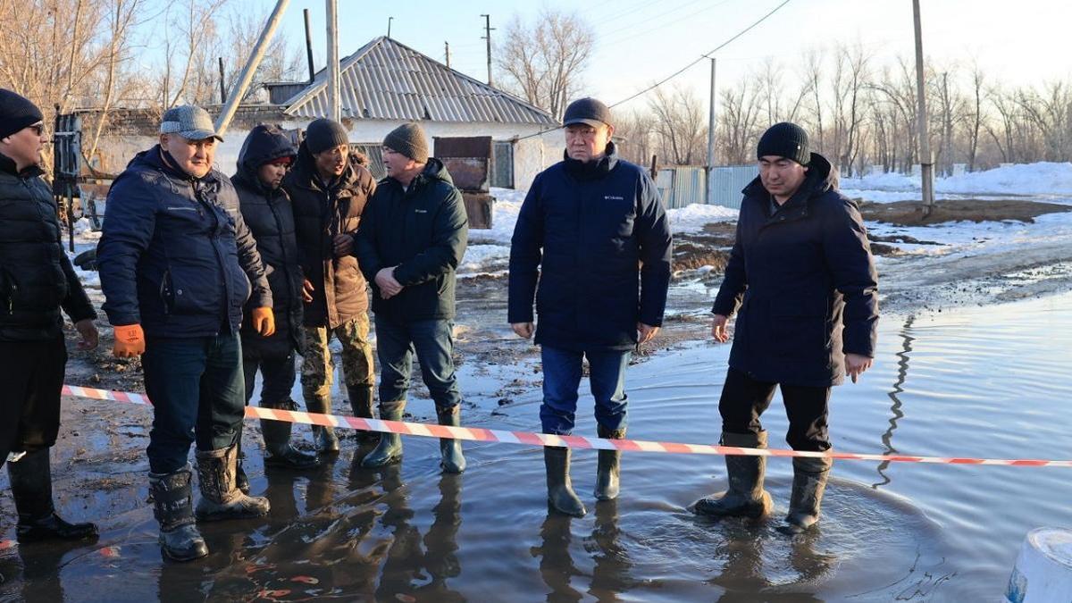 Кумар Аксакалов посетил поселок в Костанайской области