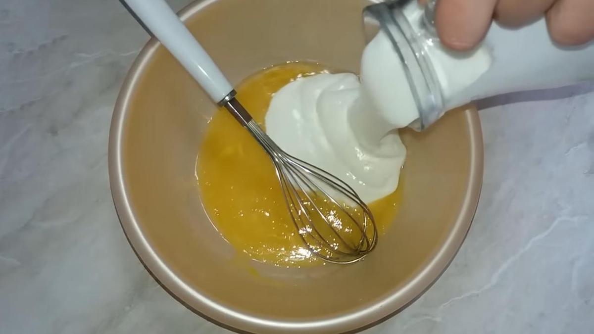 В миске яйцо