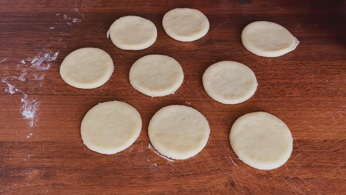 Вырезанное круглой формрй печенье