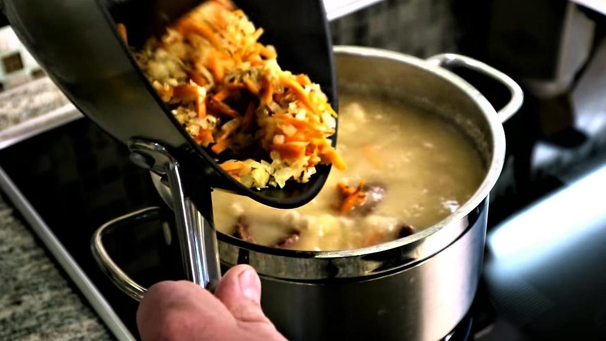 В суп добавляют зажарку