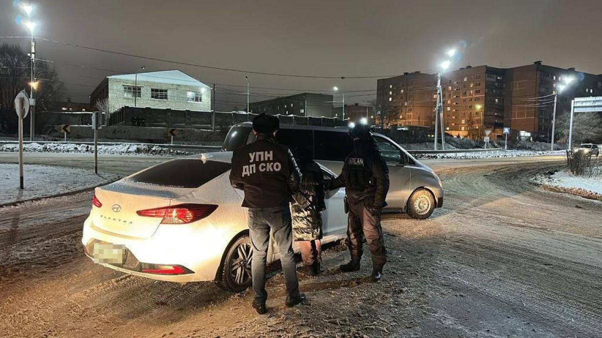 В Петропавловске полицейские задержали женщину, подозреваемую в распространении наркотиков