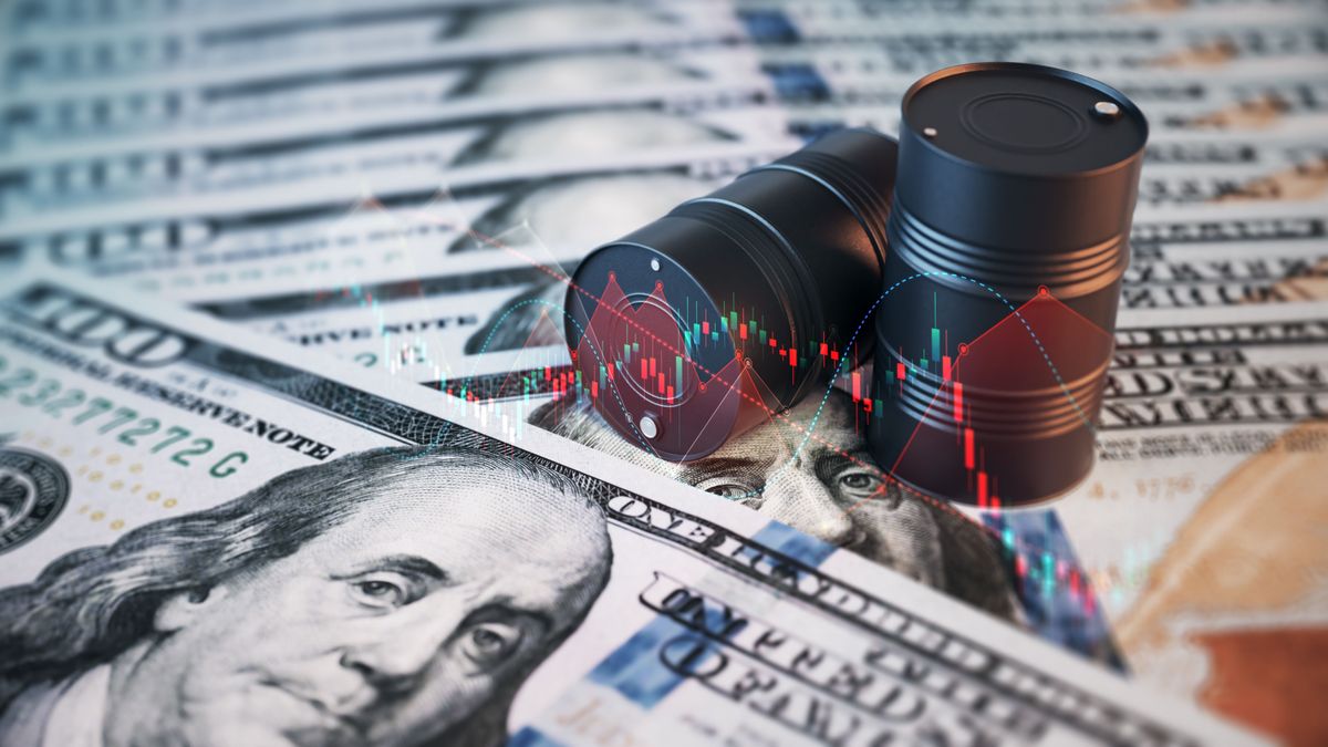 Бочки с нефтью и доллары