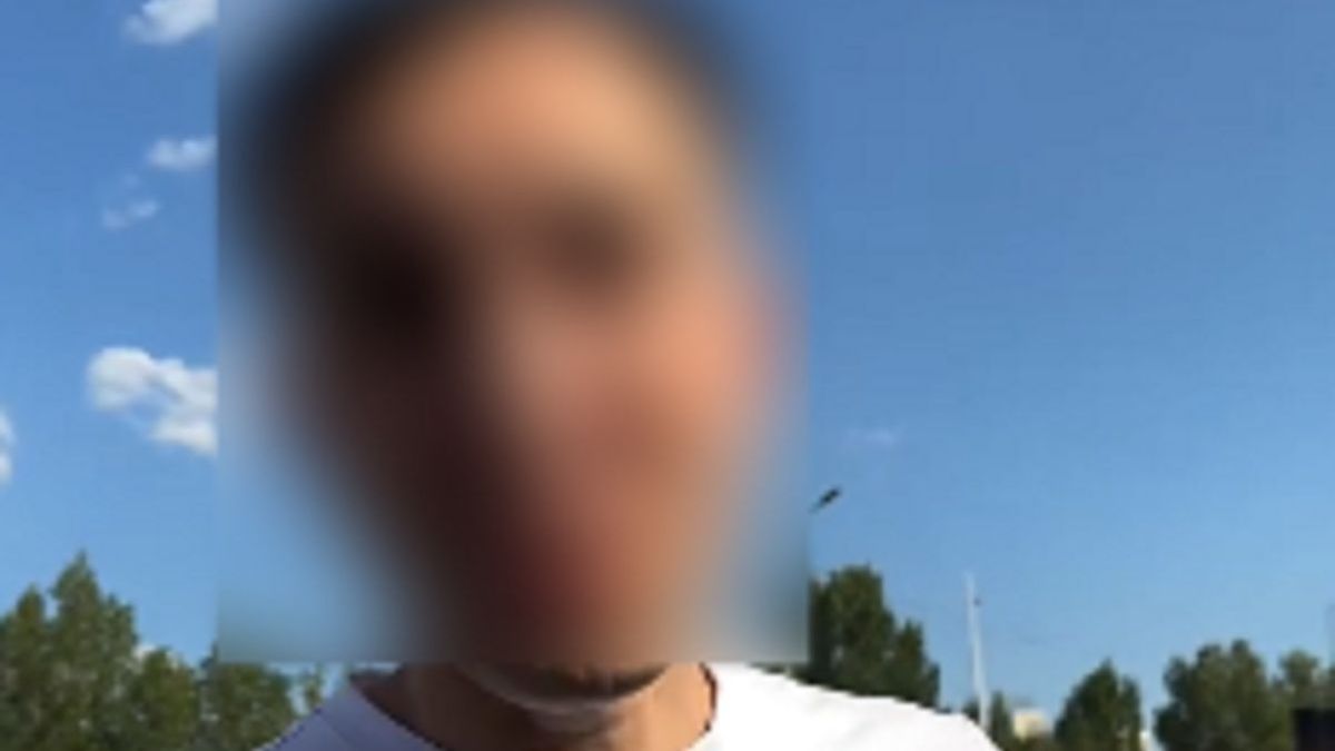 Мужчина на видео