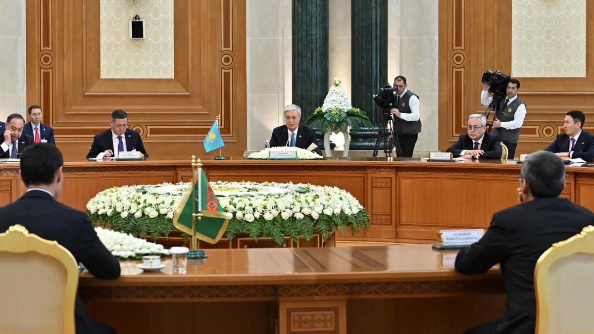 Мемлекет басшысы Түрікменстан Президентімен кеңейтілген құрамда келіссөз жүргізді Мемлекет басшысы Түрікменстан Президентімен кеңейтілген құрамда келіссөз жүргізді