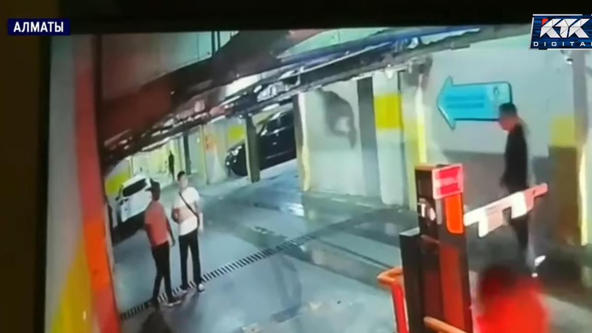 Жители ЖК в паркинге Жители ЖК в паркинге