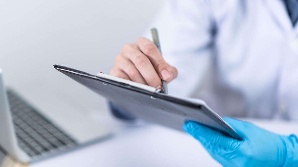 Врач в поликлинике