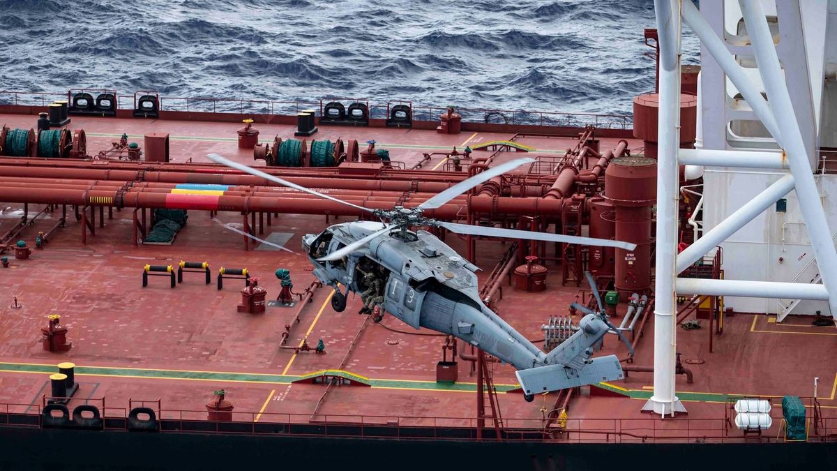 Американские военные захватили танкер